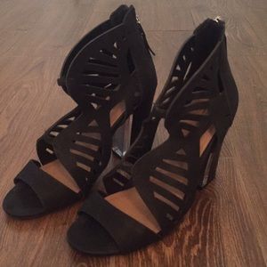 Black peep toe heels